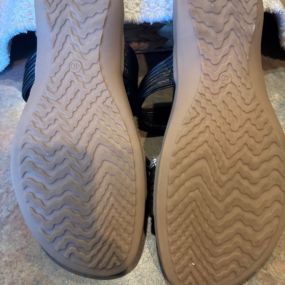 Sandals - Picture 4 of 4